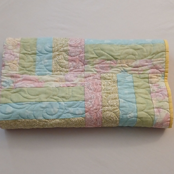 Patchwork Quilt Pastels - Picture 2 of 14